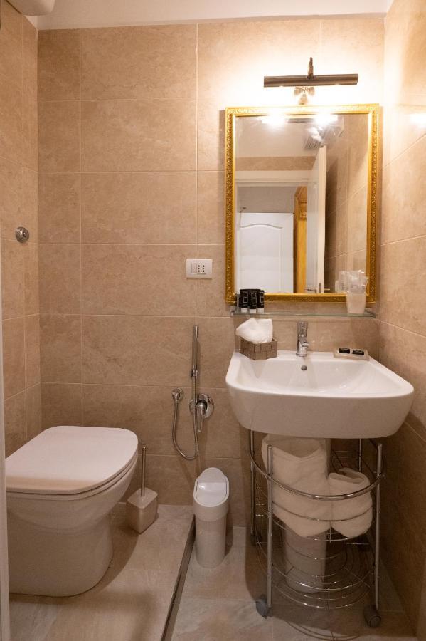 Venus Inn Rome Guest House Ngoại thất bức ảnh